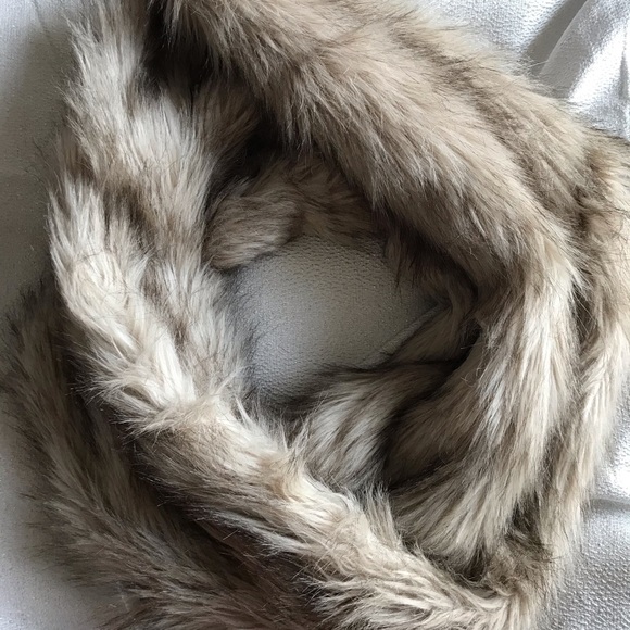 Forever 21 Other - Faux fur scarf !